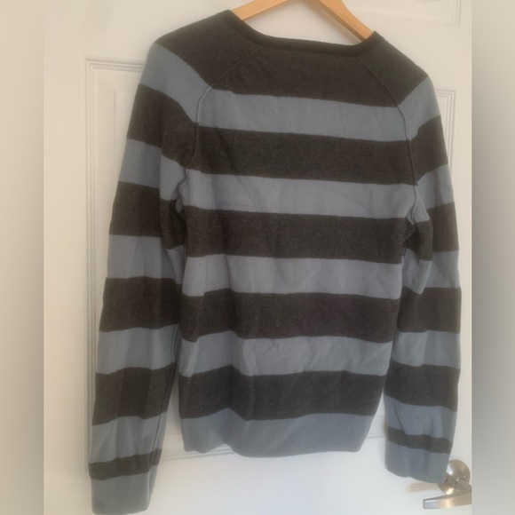 Blue and grey striped wool sweater! - Picture 9 of 11